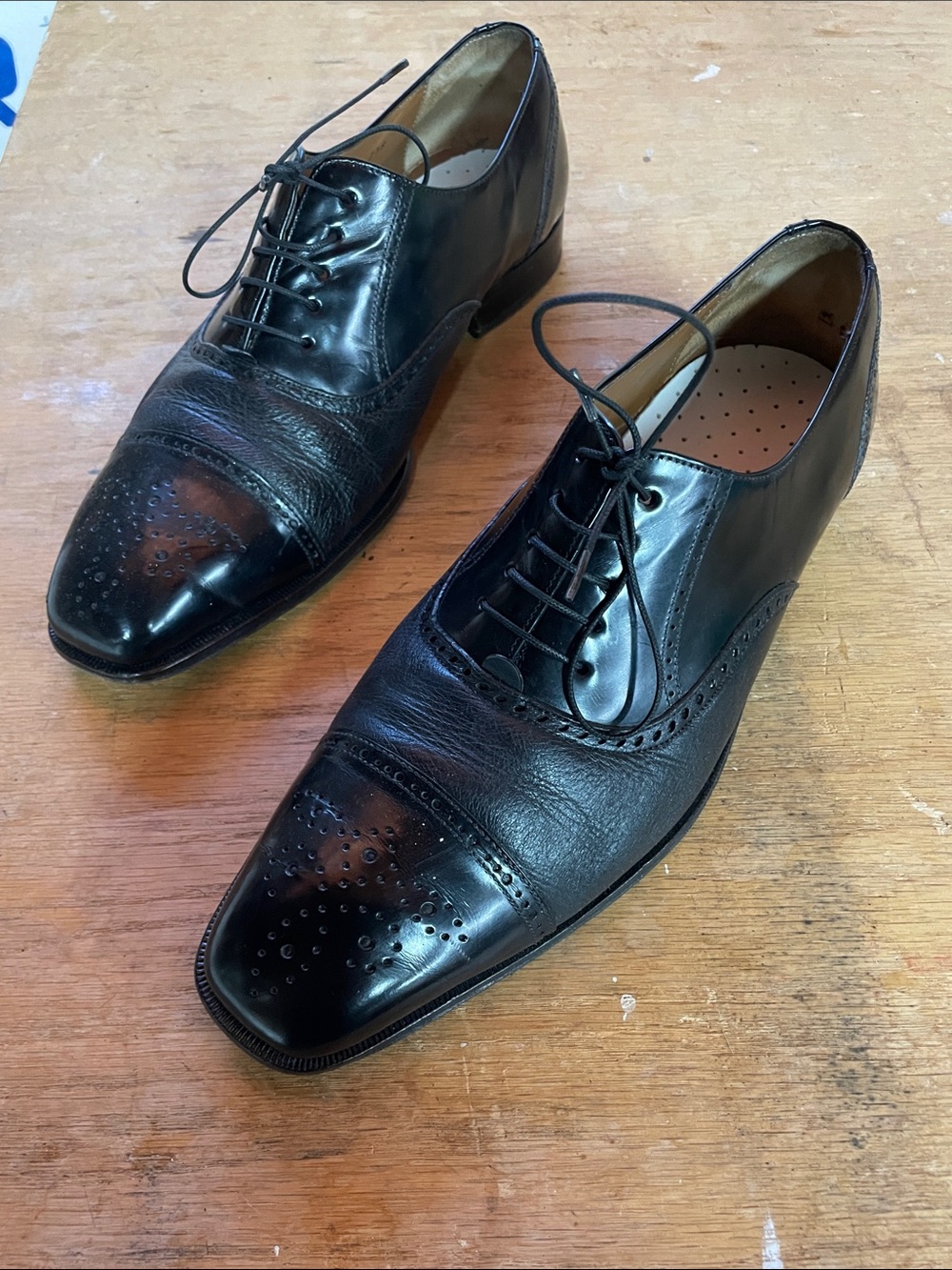 Mezlan Black Leather Cap-Toe Brogue Oxfords